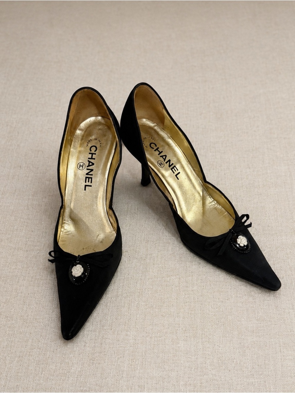 Chanel Vintage Black Camellia Pointed Toe Heels Pumps Sz 37.5 w/ Chanel Dust Bag - Picture 4 of 12
